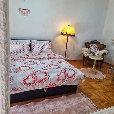 Queen Garsonjera Podgorica